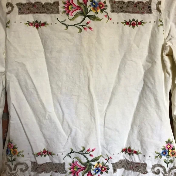 SOLD Vintage Boho Cottagecore Hippie Floral Embroidered Eyelet Button Down - Picture 10 of 10